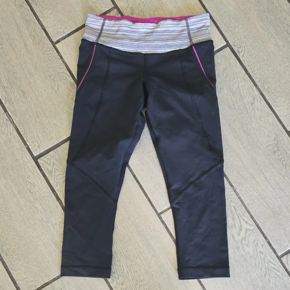 Lululemon Black Crop Leggings‎ with Striped Waistband Size 4 L22